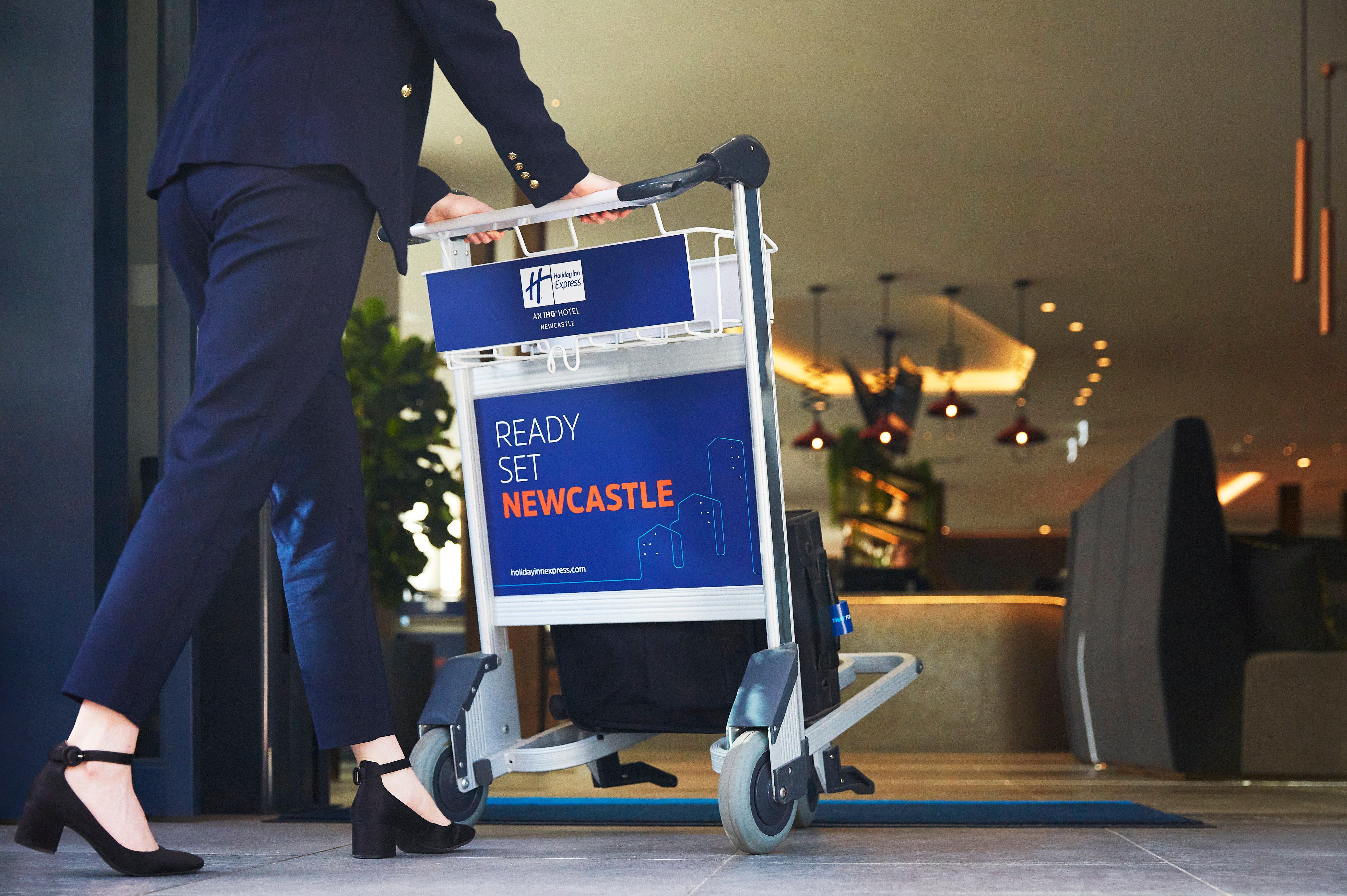 Holiday Inn Express Newcastle By Ihg Exterior foto